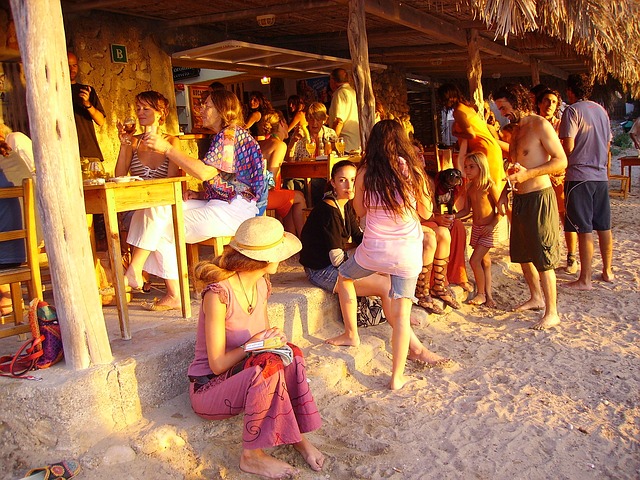 Ibiza uitgaan mensen plezier vakantie